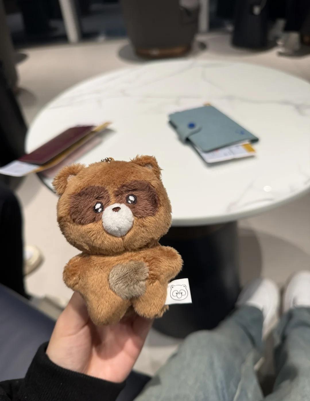 我爸问我这是不是航司送的 很丑…
金善旴