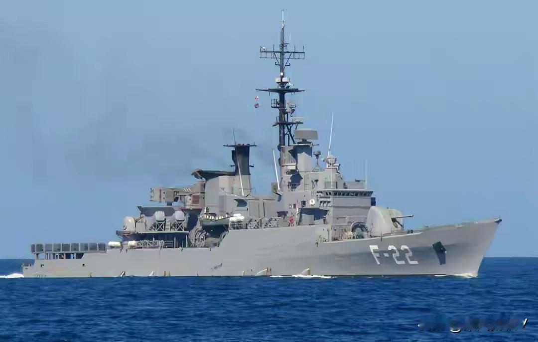 马杜罗下令委战舰为油轮护航

在美国袭击并扣押了三艘与委内瑞拉有关的油轮之后，委