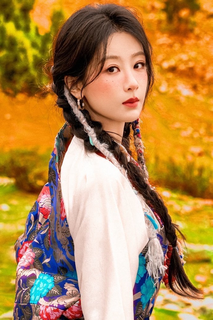 杨紫玉兰花开君再来 💜杨紫董竹君曾经迷茫，是你牵着我走出寂寞。愿世界化为沧海，