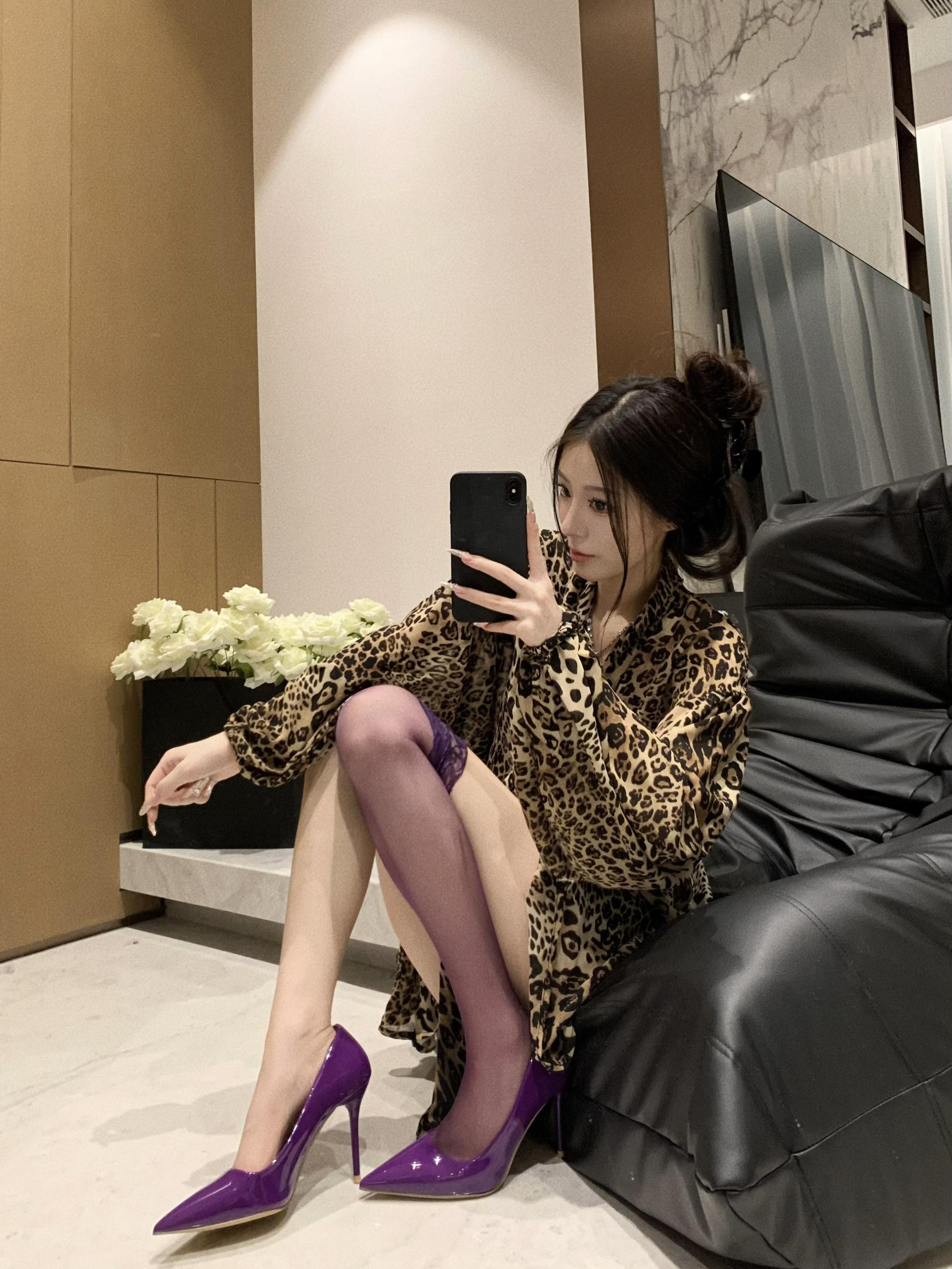 别难过了 把她头像发我 我换上陪你聊会。