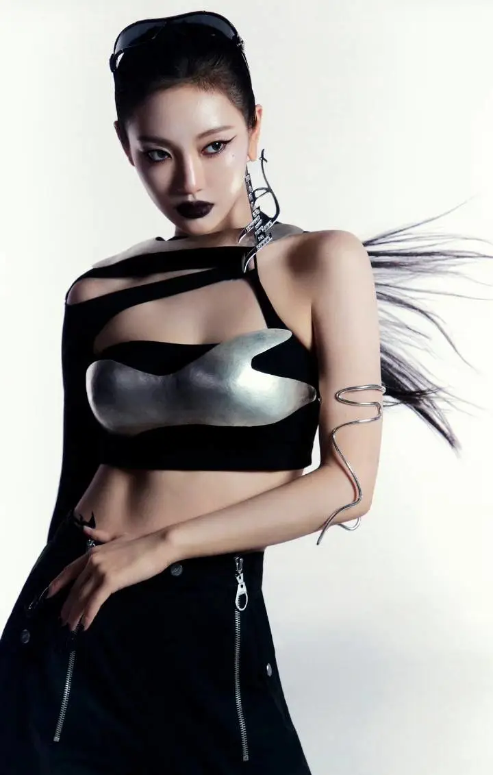 中国女人即便做爱豆也能卷出新境界！