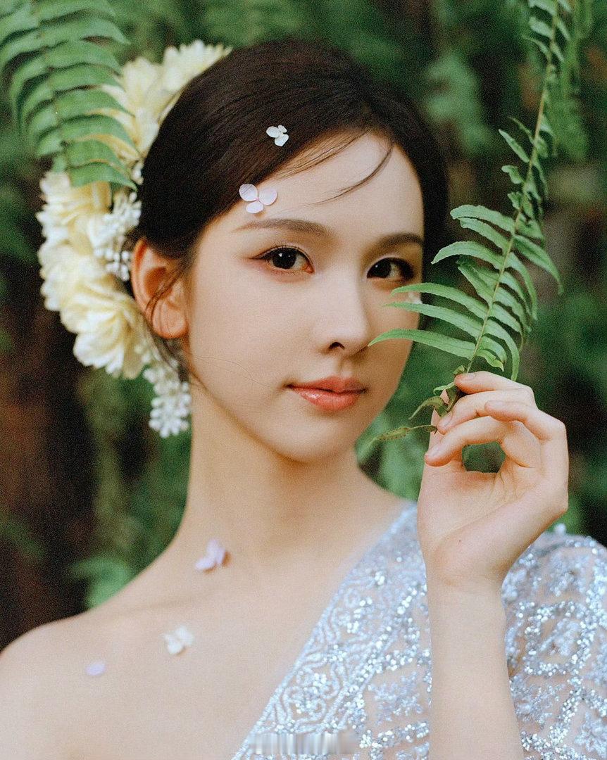 陈都灵 