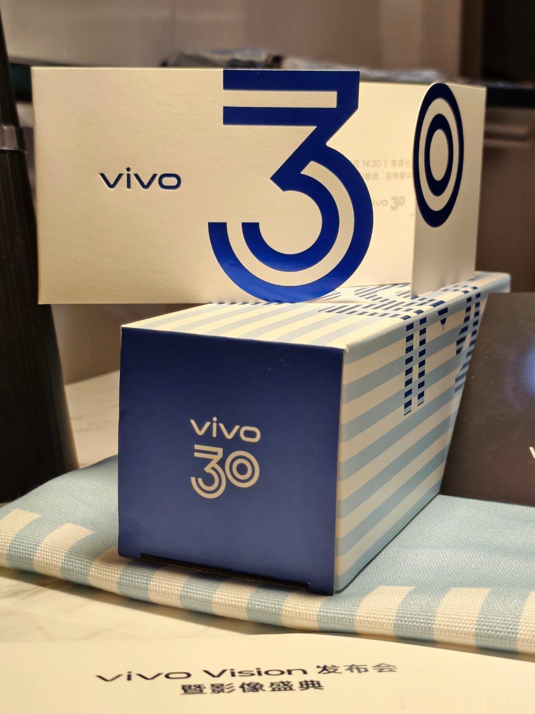 原来vivo已经三十年了，算起来我也是原始用户了！他的前身步步高，无论是随身听还