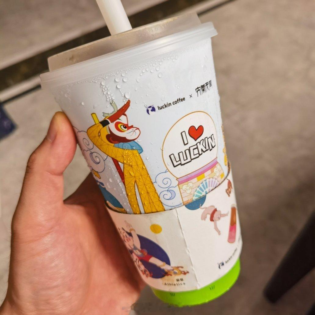 #年轻护士在三甲医院6年后裸辞逃离#今天一天手术，外面下着雨，天儿凉爽但心情并不