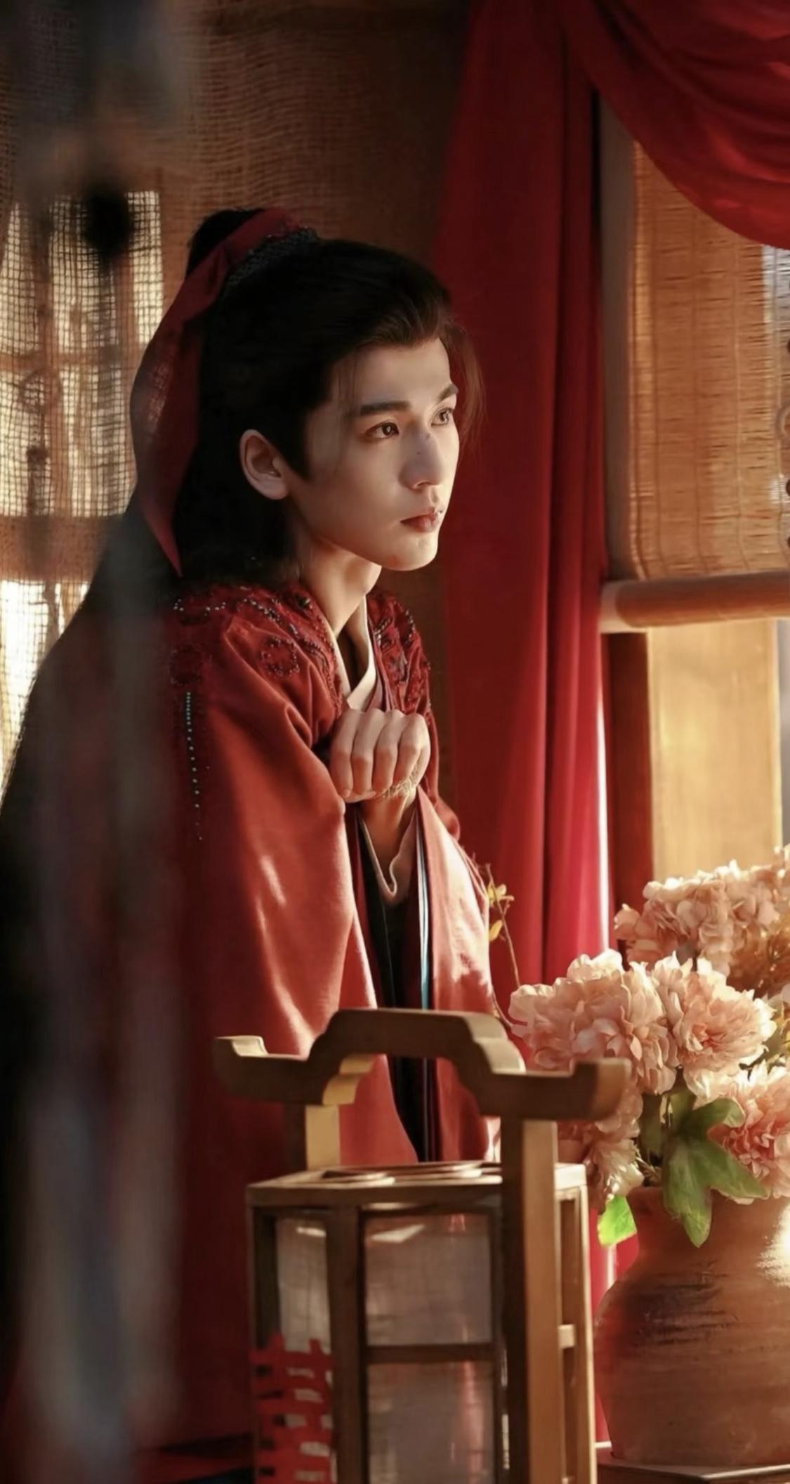 谢征就是一边吃着言正的红利；一边吃言正的醋！

想留下长玉的时候，就说言正、谢征