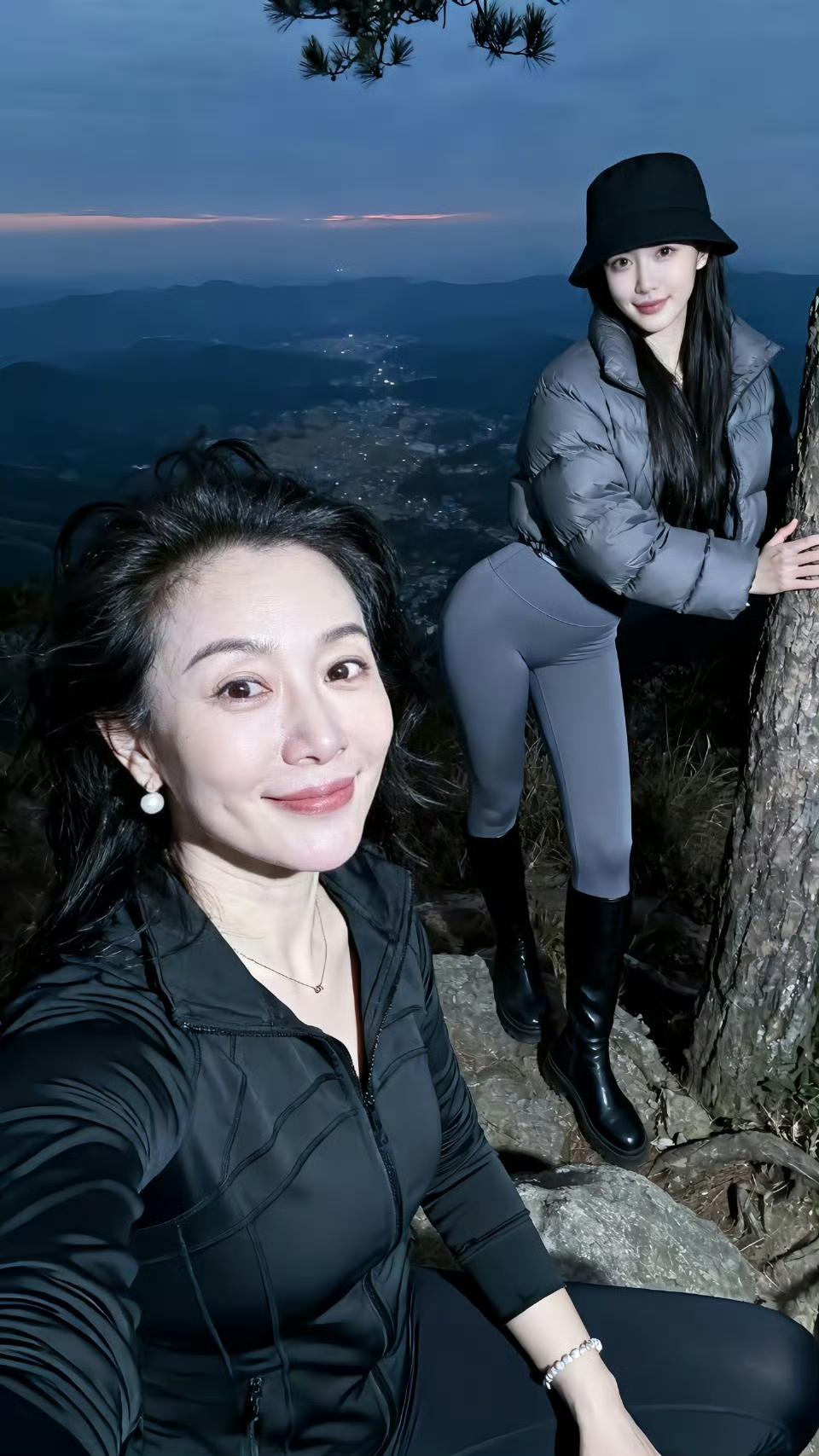 一对母女花，哪个是妈妈？哪个是女儿？