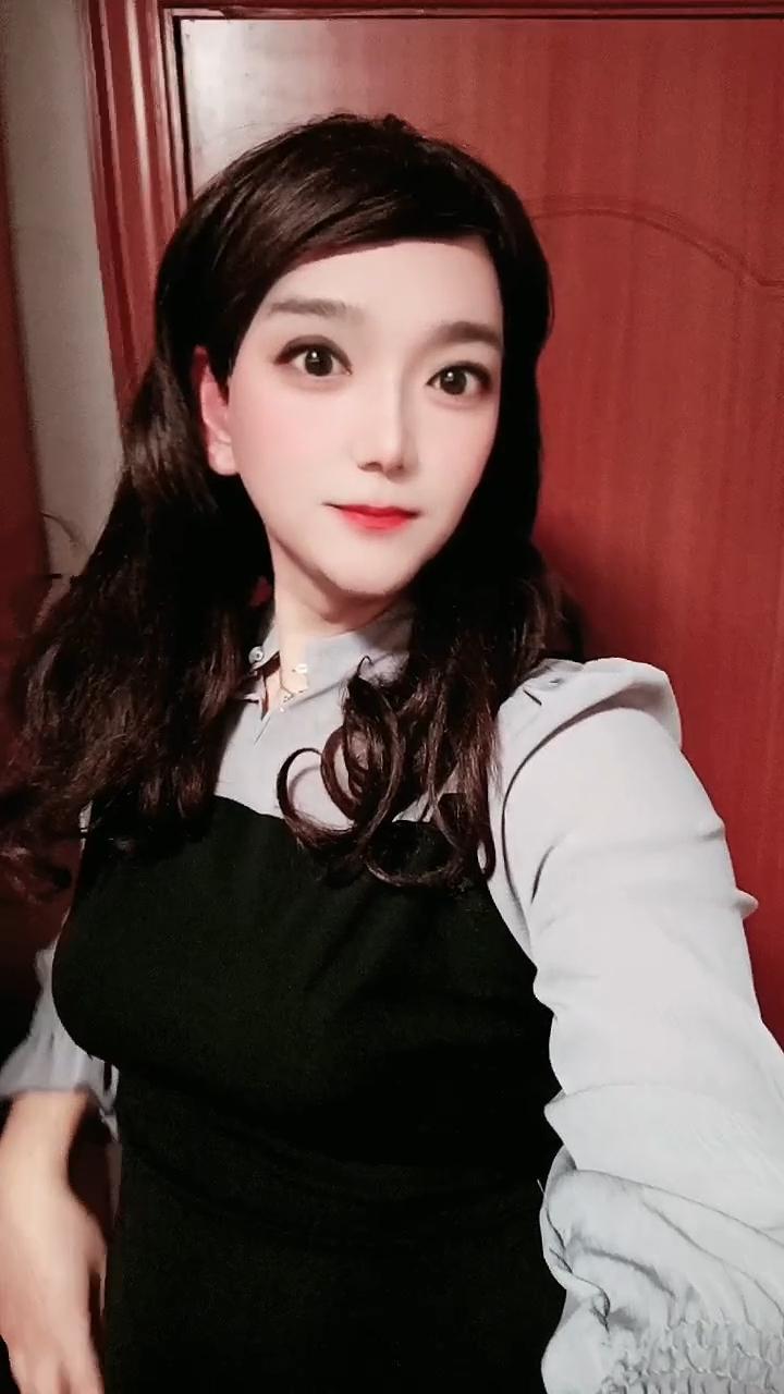 男扮女装:与自己更亲密的人生探索方式！

男人扮女人，不是为了取悦别人，而是为了