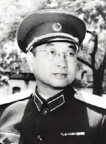 1952年，炮弹专家沈毅被判处死刑，为了捞人陈赓先斩后奏，来到中南海找毛主席，和