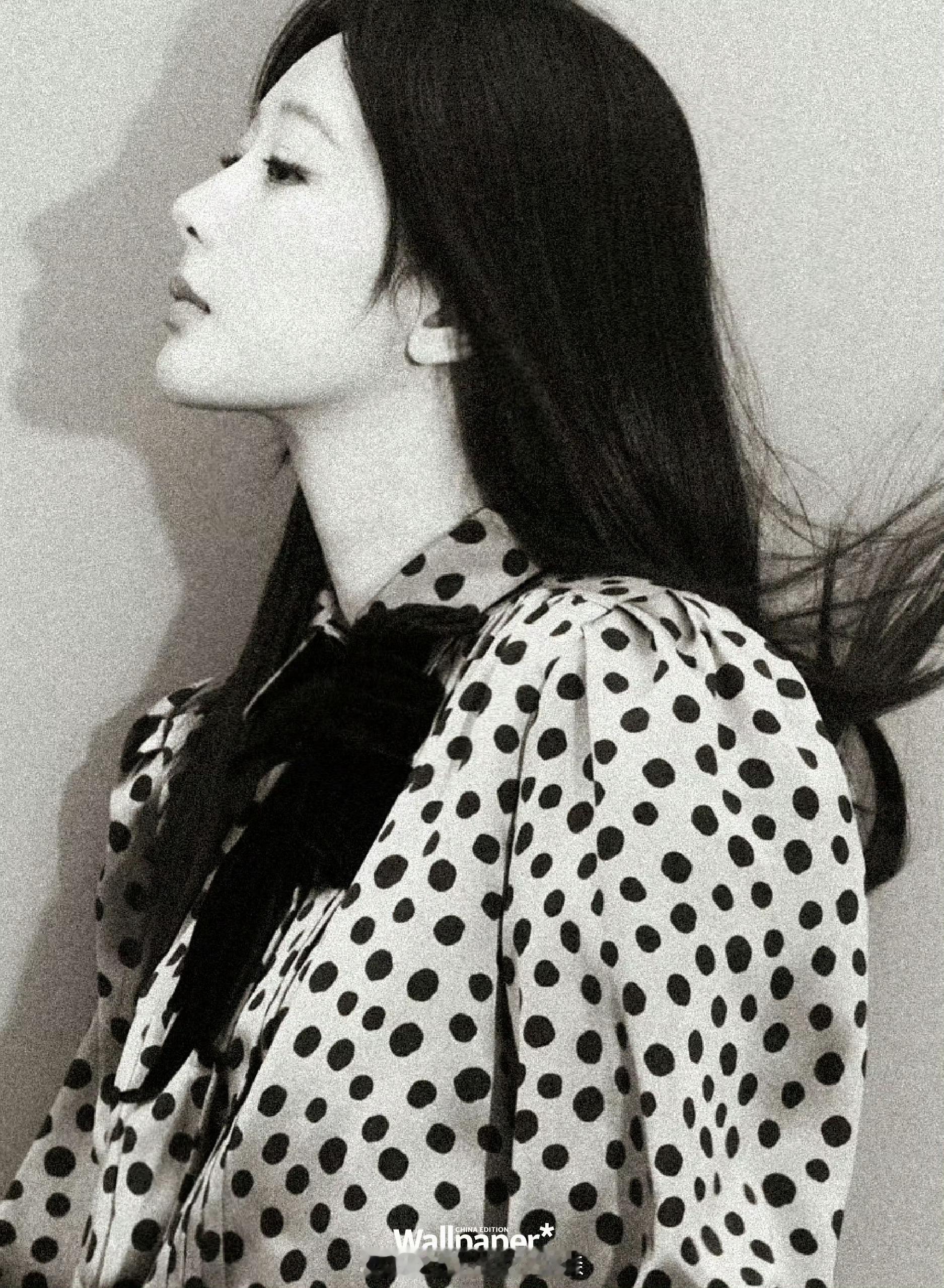 杨紫 Wallpapaer 中文版二月刊封面大片，看看拍的怎么样？杨紫Wallp