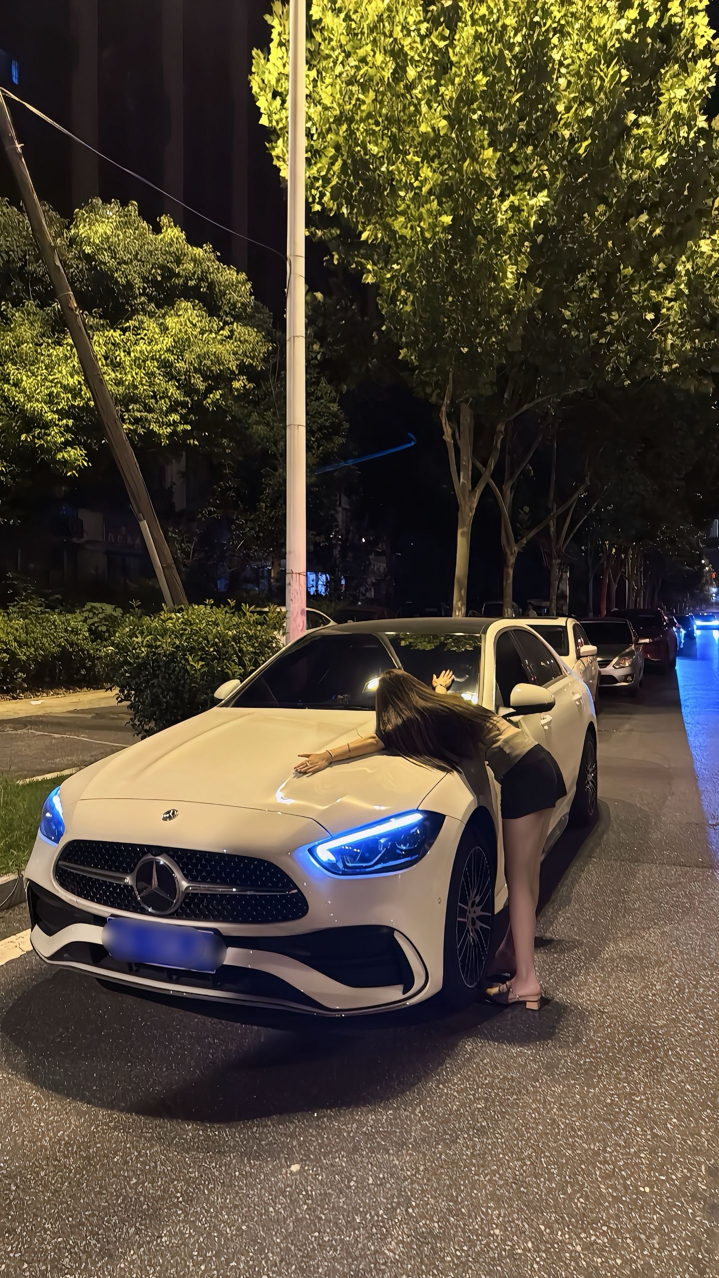 小姐姐喜欢奔驰的还是多一些 ​​​