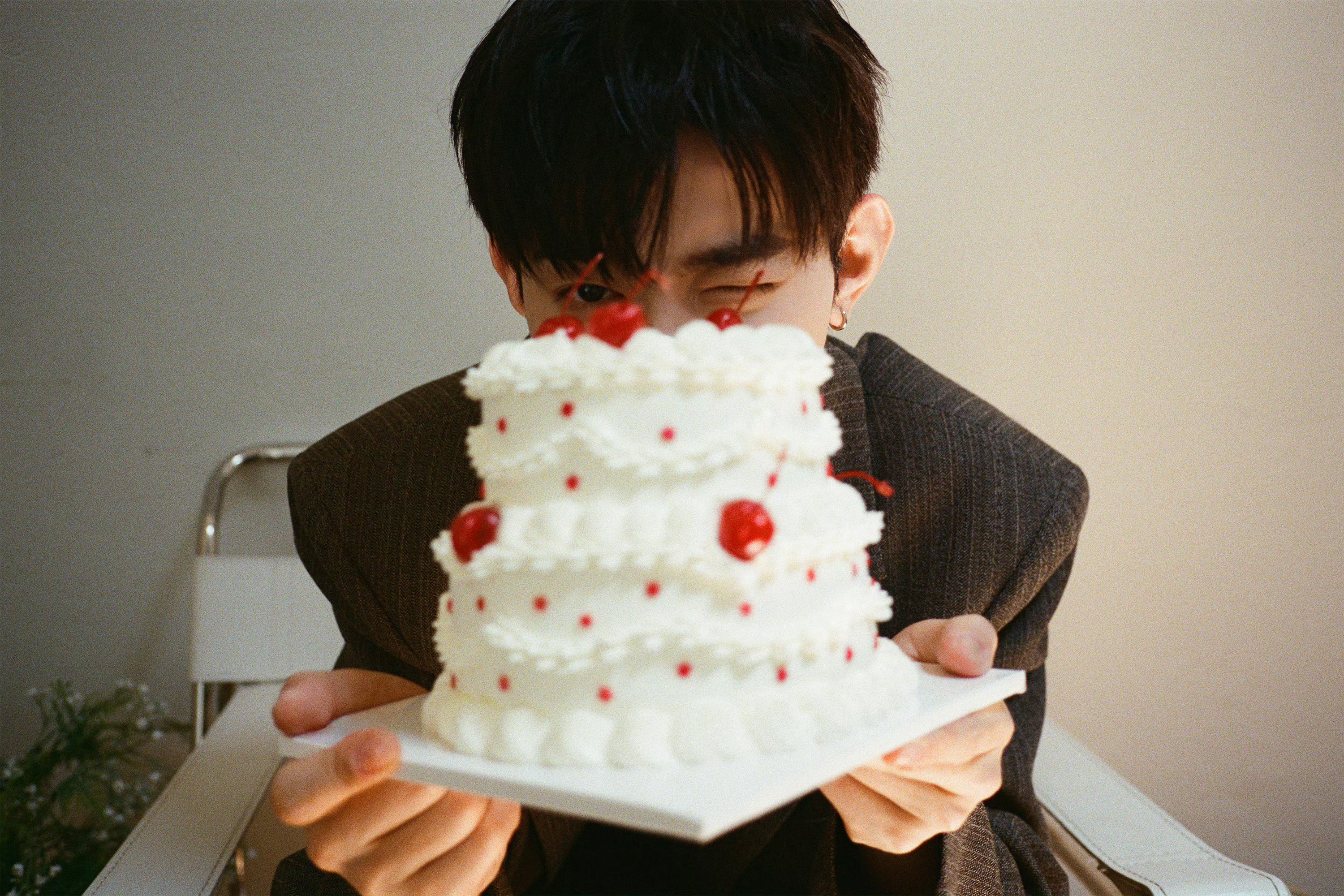 章昊  “福建名物”生日图集，清俊少年，带着仲夏的甜蜜与温柔~ 🎻🍒🎂 章
