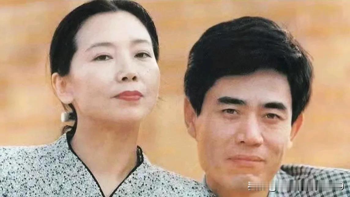 国家一级演员陈宝国出道41年0绯闻，拍桌子摔9万块钱罢演只为他，这个他是谁呢？有