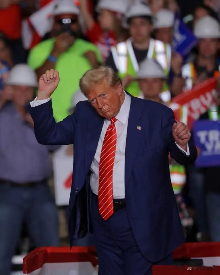 快讯快讯！
特朗普来英首访，为斯塔默当局壮声势，没想到首相一上来就给了特朗普一个