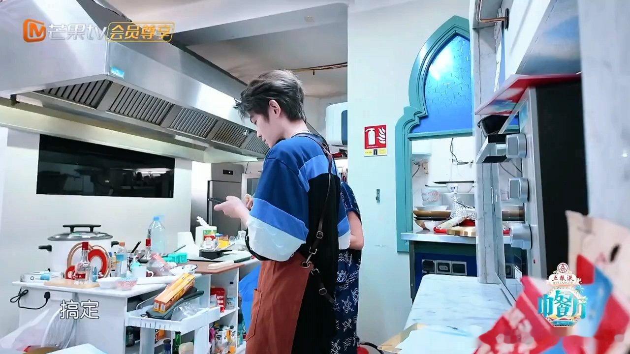 丁禹兮最尊重同事之人真的很需要丁禹兮这样的同事中餐厅里也是，同事出现问题，丁禹兮