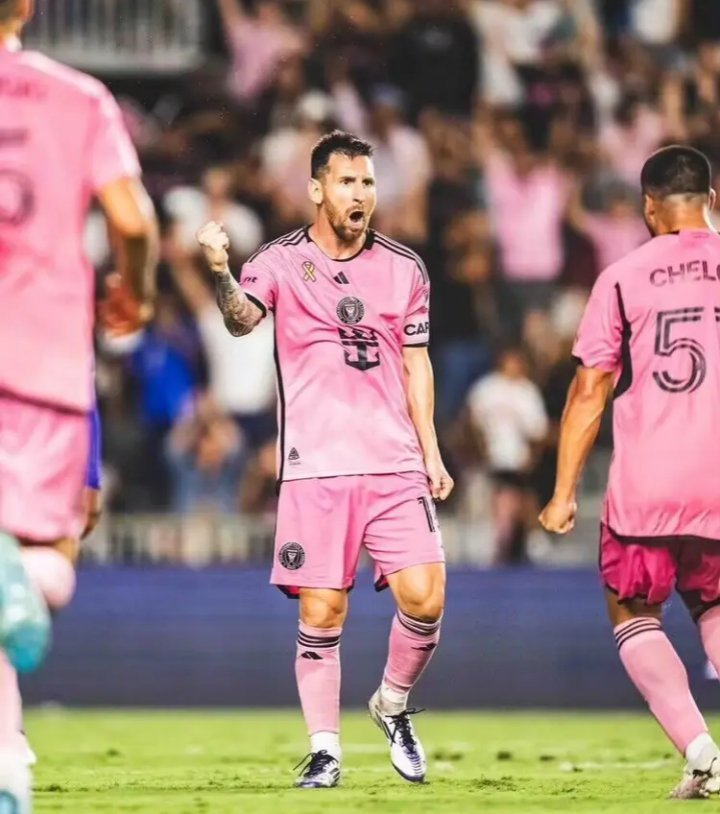 北京时间10月20日，迈阿密国际6-2新英格兰，梅西上演帽子戏法，超越坎帕纳，成