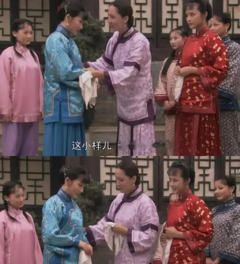 连正红，你都没资格穿。
故宫库房里，清代江南织造的料子，标签直接烙着两个字：“嫡