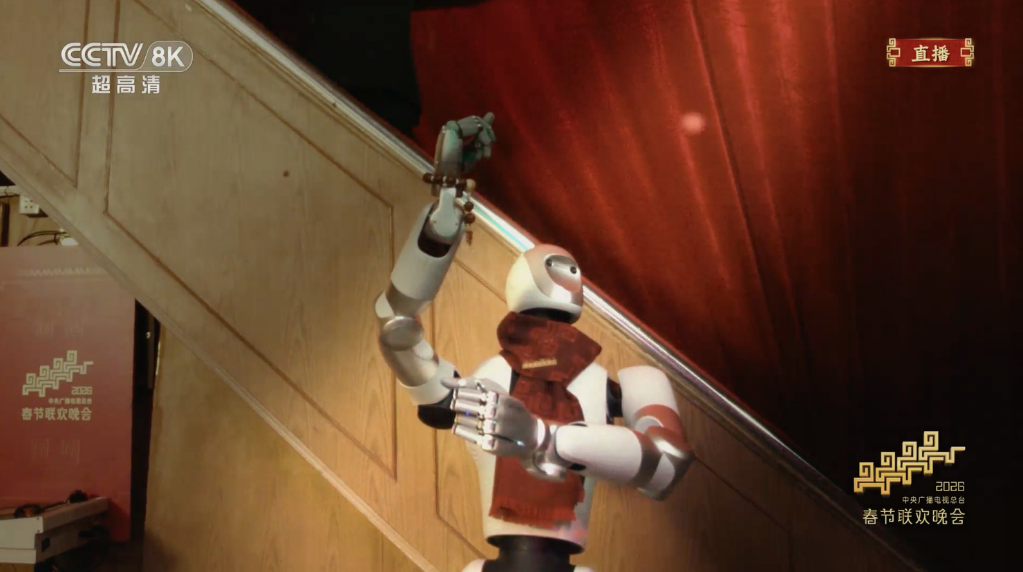 机器人看似配角实则"春晚主角"