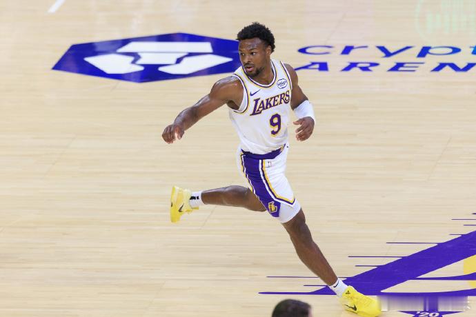 詹姆斯要当爷爷了 根据媒体Bracco报道：“布朗尼和女友即将迎来他们的第一个孩