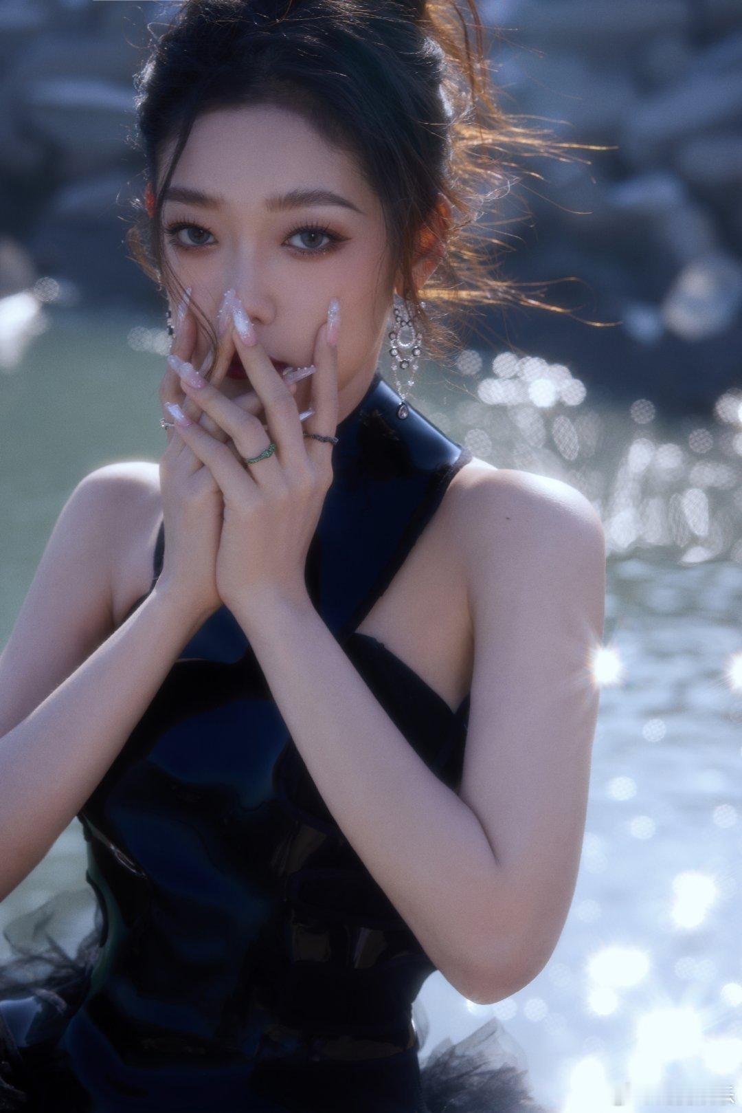 #硬糖少女303##希林娜依高# 今日份糖妹新鲜物料希林娜依高微博之夜工作室更新