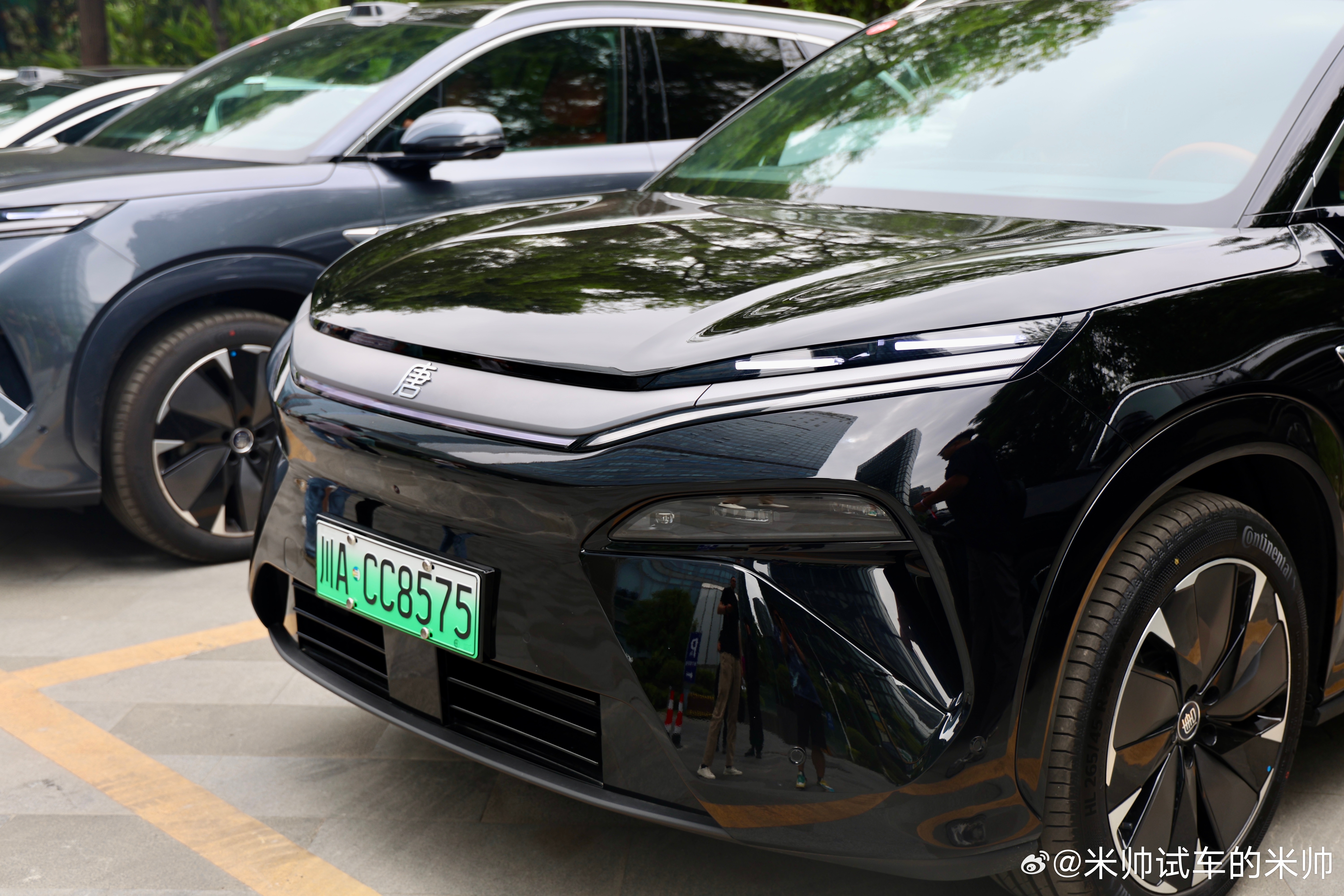开比亚迪全新唐L EV来体验兆瓦闪充，实测充电功率1000千瓦，真的很快耶！1秒