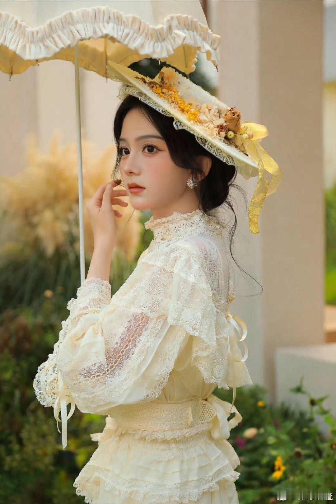 马秋元又来给粉丝送上红包啦！这次发红包的同时，他也顺利杀青了雀骨，并紧接着进组金