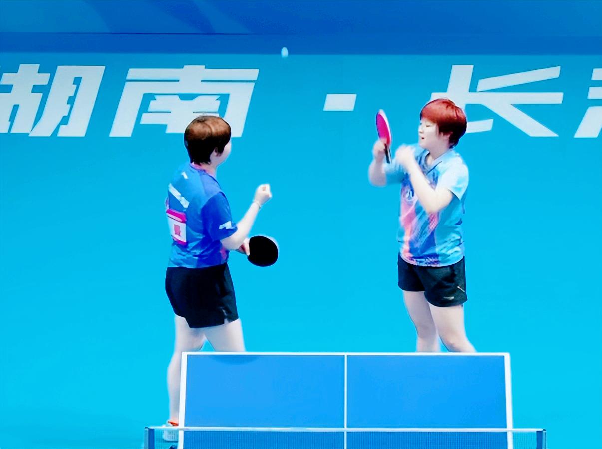 覃予萱/蒯曼3:0零封王晓楠/李益惠夺得女双冠军后，
成为2026年全锦赛最大赢