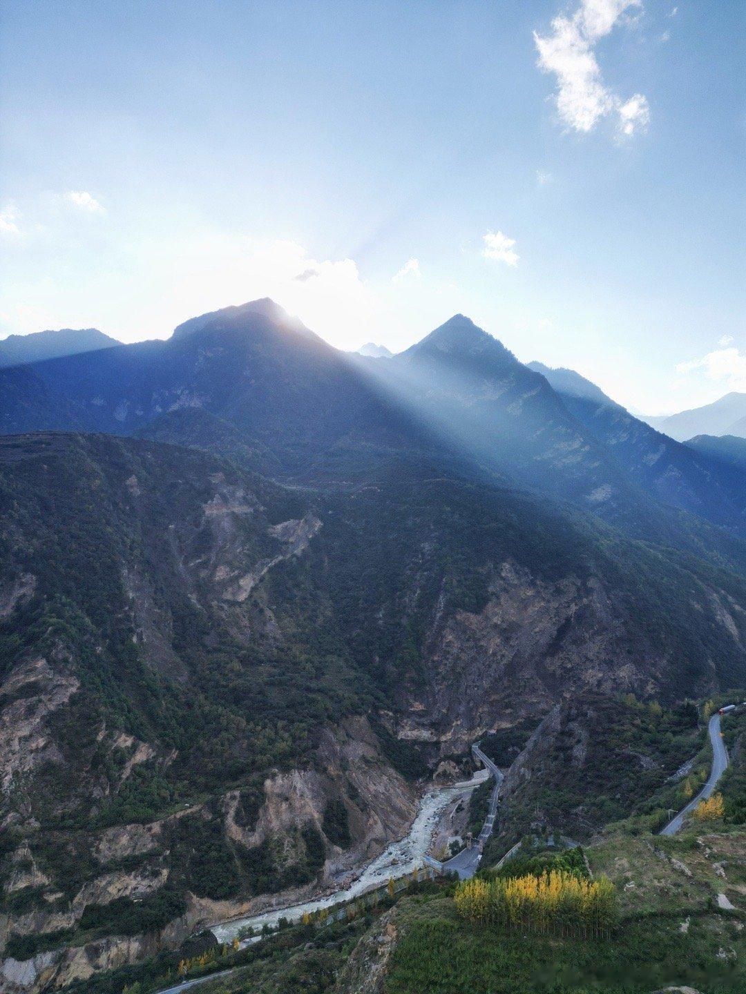 广汉➡️茂县➡️松潘沿途风景太美大自然的鬼斧神工 ​​​