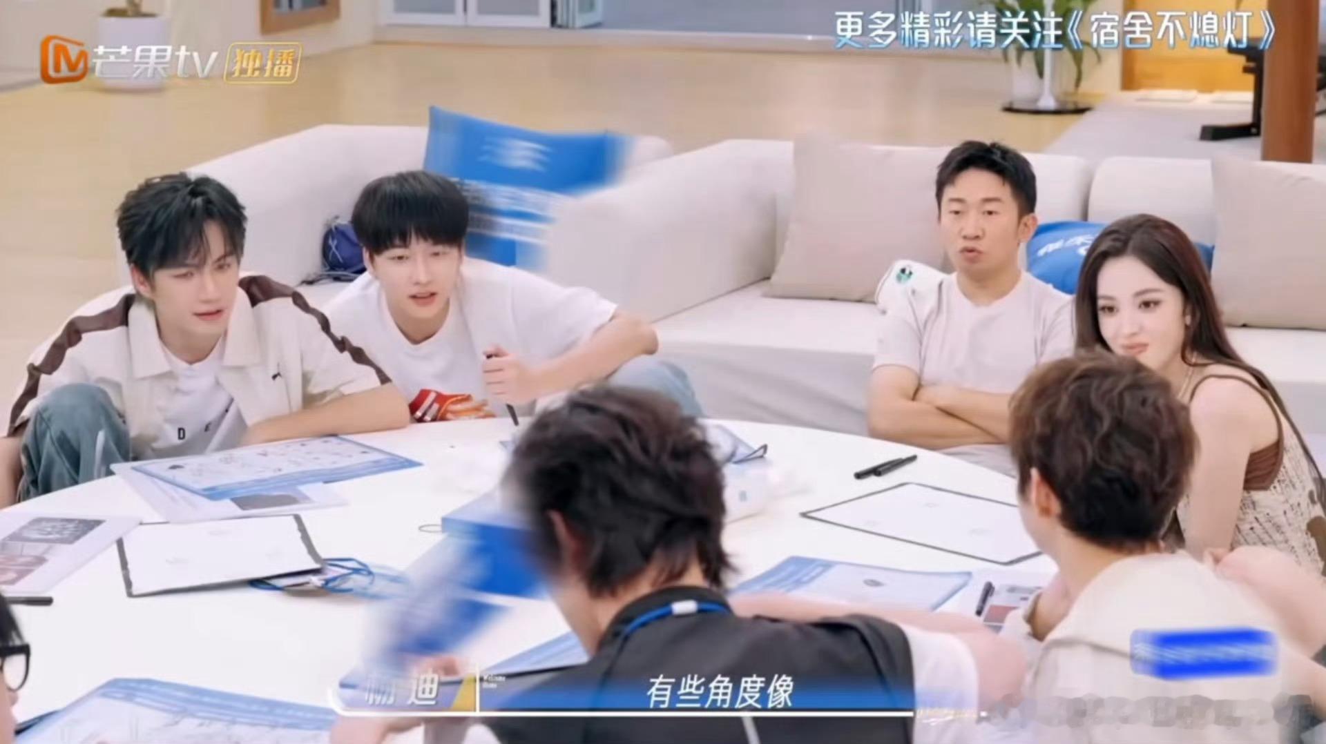 赖伟明回应长得像何炅你别说你还真别说，感觉小赖确实跟何老师长得有点像啊！所以两位