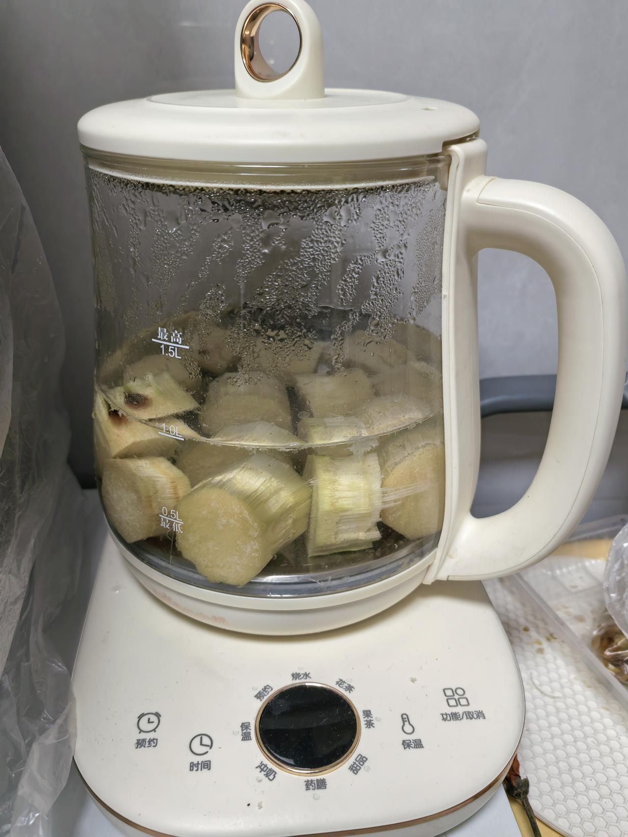 我的生活已经节俭到极致。
        节俭生活观 今天买甘蔗，削甘蔗期间看到