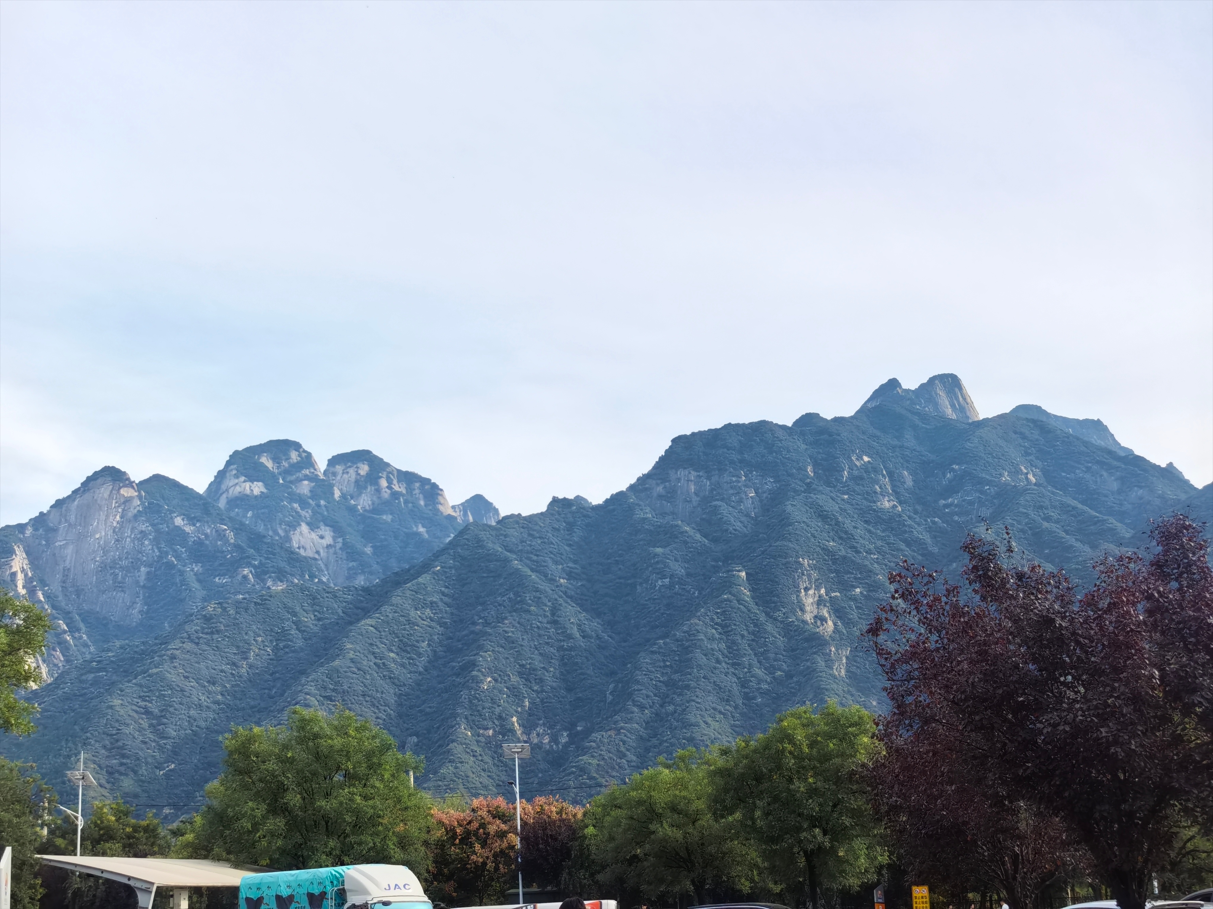 爬不了华山⛰️，到一下华山服务区。华山 ​​​