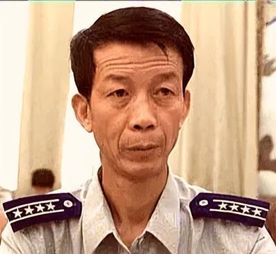 1996年，我国试飞员邹延龄出国交付飞机，当天晚宴上，一位外籍美女在他耳边轻声说