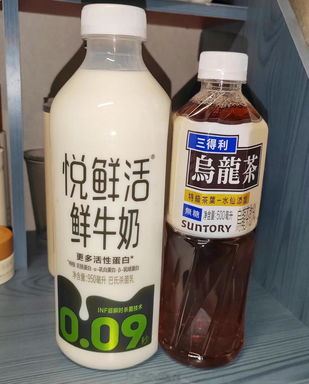 碳酸饮料卖不动了年纪上来了，现在就爱喝点无糖的茶，三得利还有东方树叶，就算喝饮料