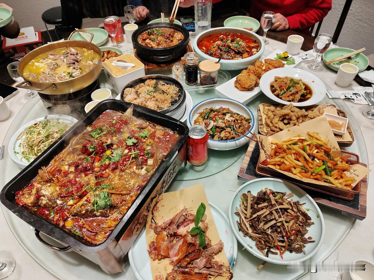 这个国庆节和中秋节有多少家庭过的过于敷衍，啥意思？就是该回来的人都回来的，但是感