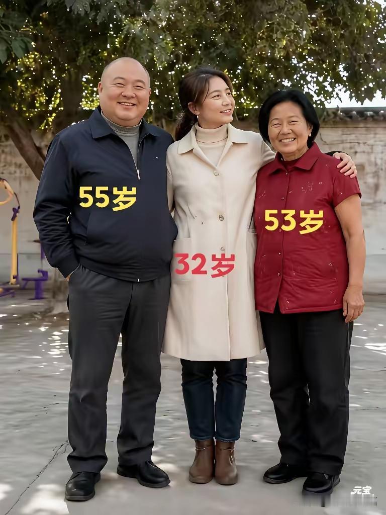 一家三口人，
爸妈和女儿。
生活压力少，
幸福多开心。