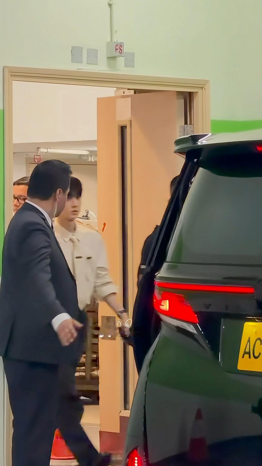 妈咪出洞了 （劲劲的步伐🫤） ​​​