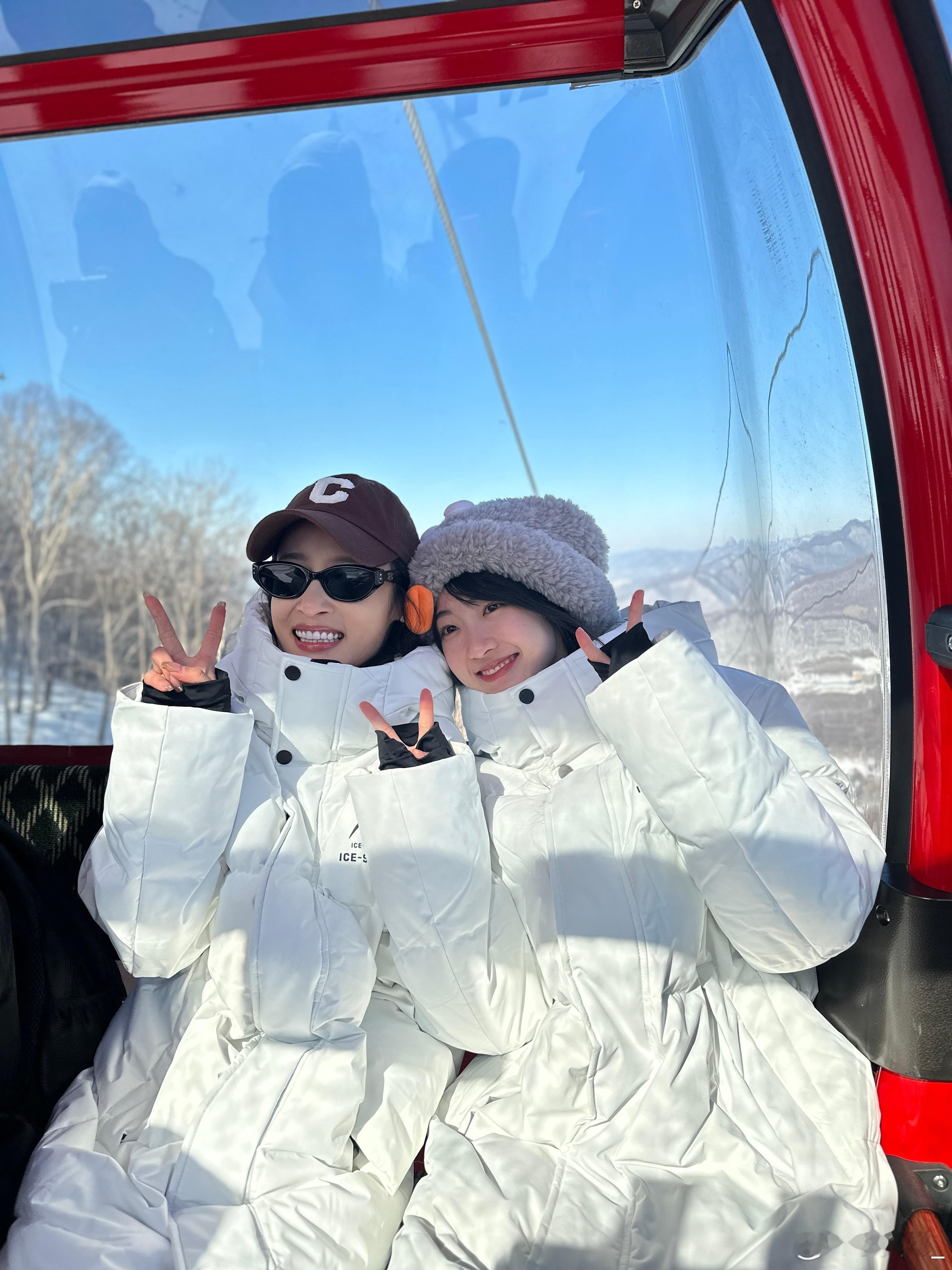 狐狐今日份雪场偶遇的雪友(⁎⁍̴̛ᴗ⁍̴̛⁎) 嘘国王在冬眠 ​​​