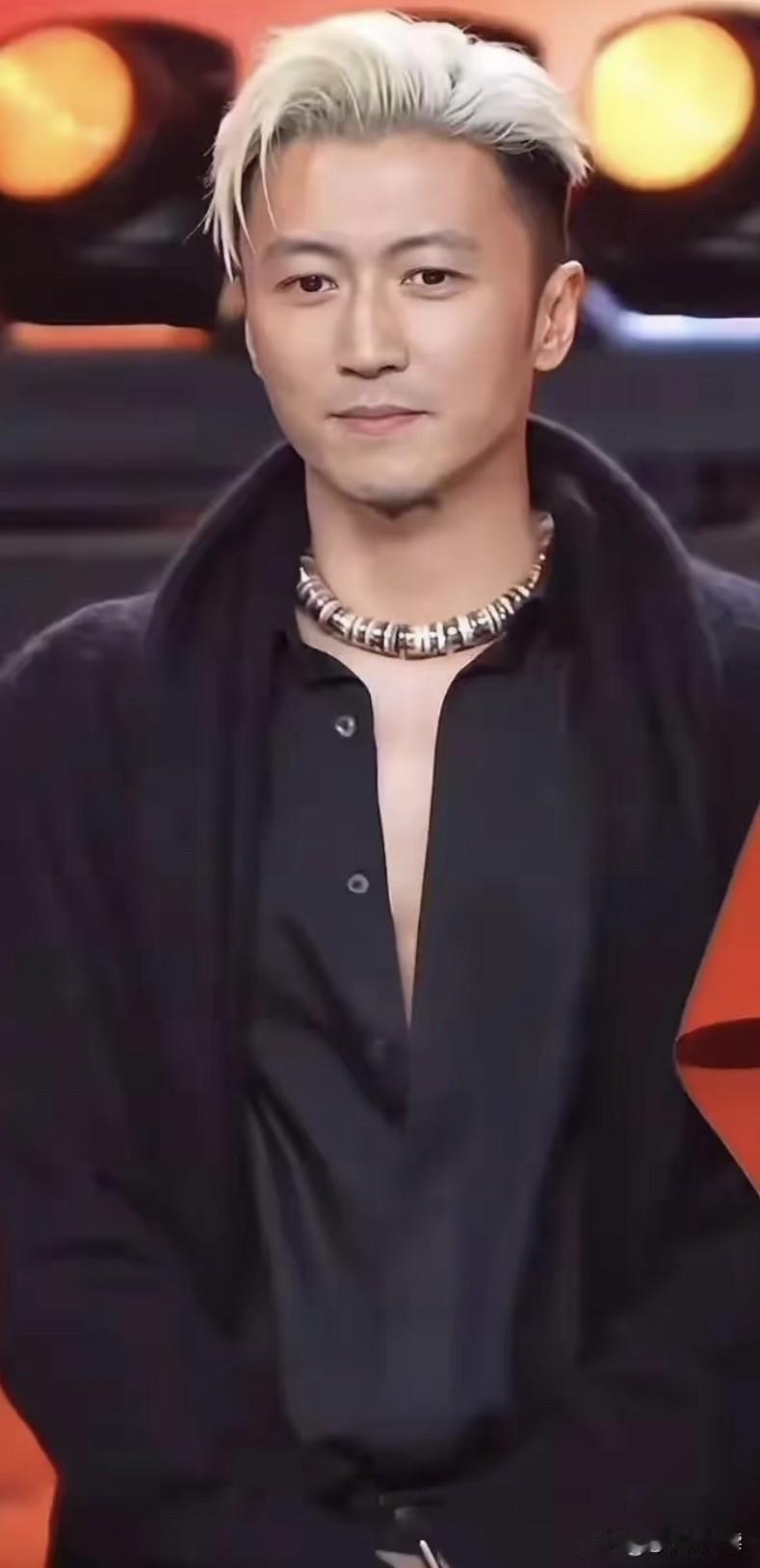 有人说，谢霆锋和王菲复合之前，愿意和他结婚的20岁以下美女没有一万也有八千，奈何