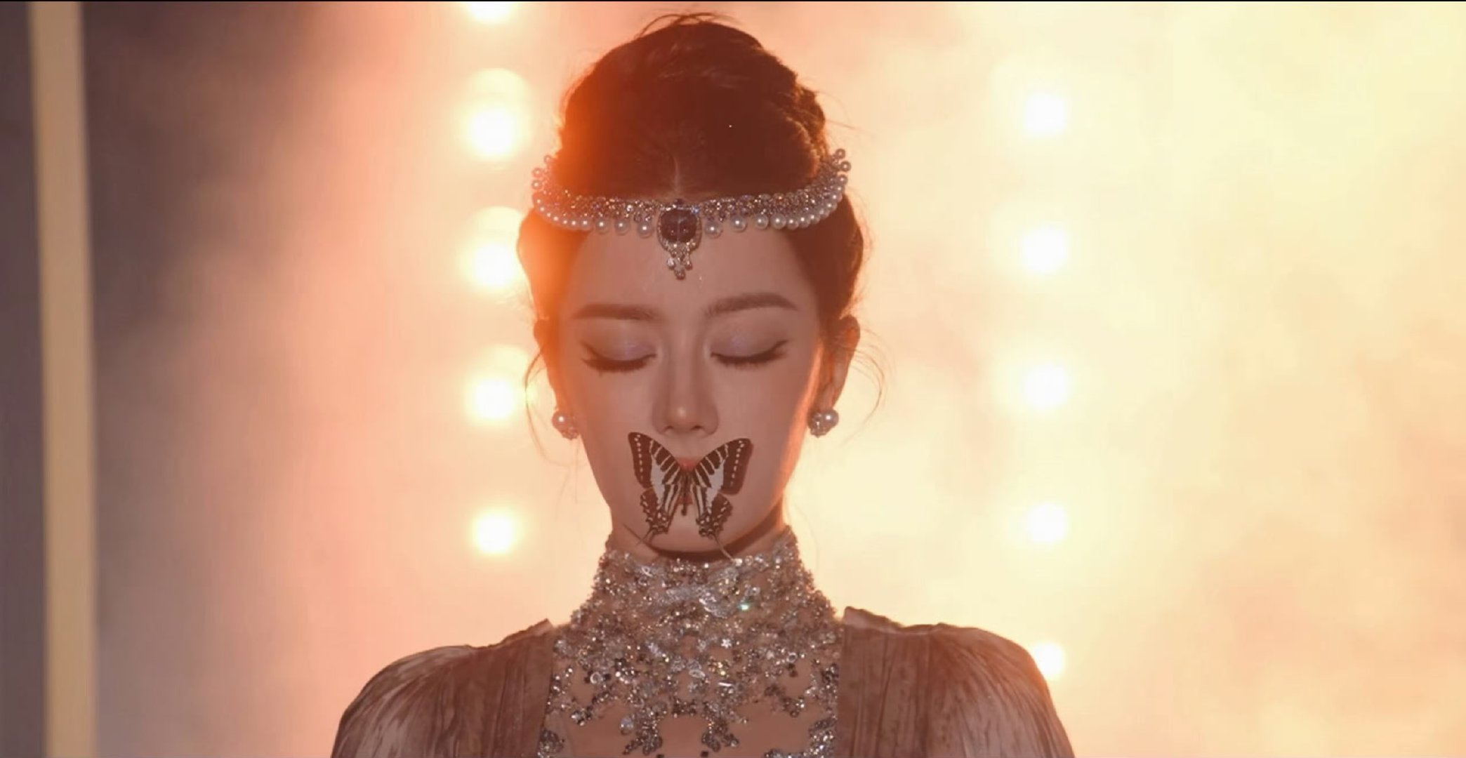 迪丽热巴VOGUE盛典神图迪丽热巴VOGUE神图[女孩儿] ​神图轻轻松松 ​​
