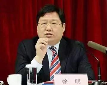 这四位都是最聪明绝顶的人，也是执迷不悟的人！
聪明，他们靠着自己的两把刷子坐到高
