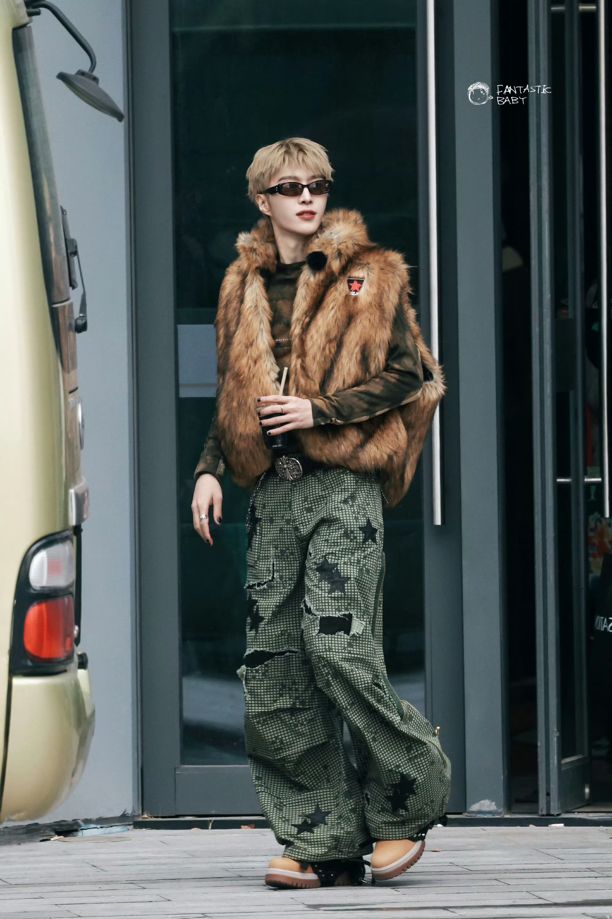 螃蟹账号代言人范丞丞加盟宇宙闪烁请注意范丞丞加盟宇宙闪烁请注意你有这么帅气的范丞