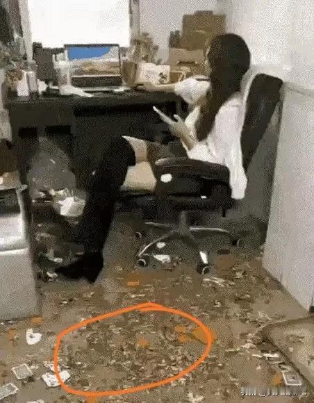 这样的女人看着外表光鲜，
其实住的地方来看就是表里不一，
除了漂亮外，
都不知还