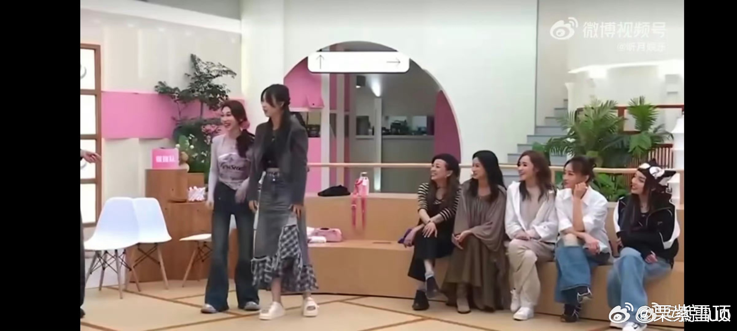 小婉管乐好适合去迪士尼上班想出这个主意的网友简直是个天才哈哈哈哈，还挺想看她们去