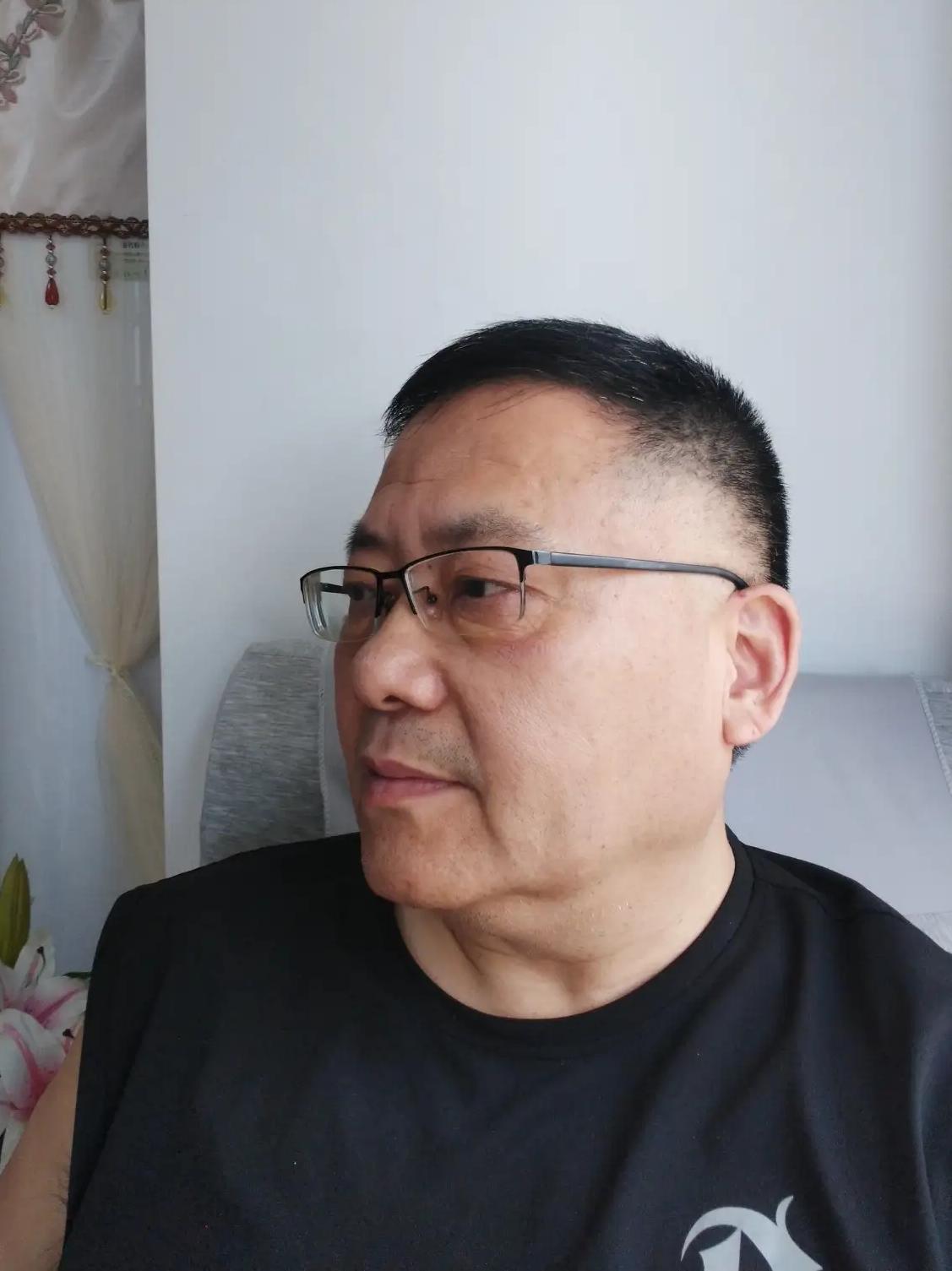 昨天下午6点钟结束麻将，饭后唠唠嗑，8点左右从四姐家里出来。

马路边拦着一辆的