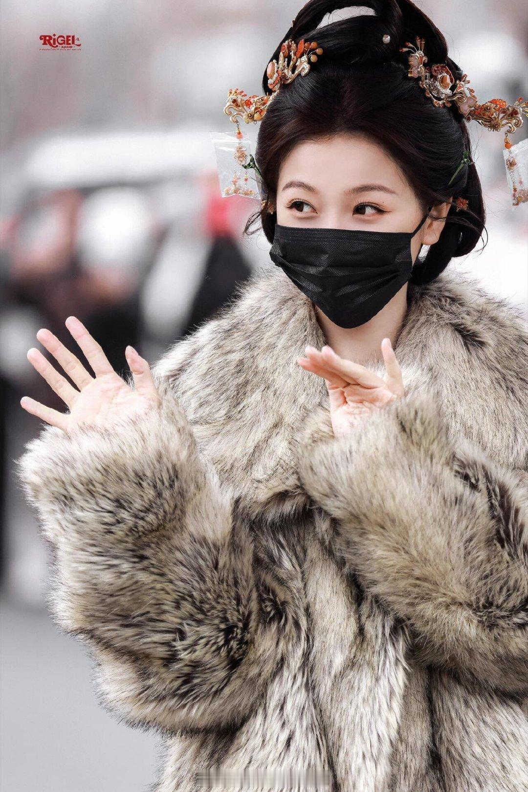 虞书欣《云初令》出妆路透今天是毛绒绒的元气漂亮舒心