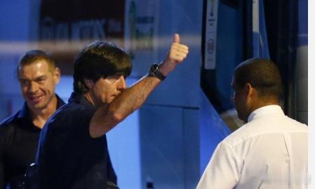 【勒夫点破英格兰症结：为何每到大赛就不行】7月5日，勒夫看来，德国之所以能不断涌