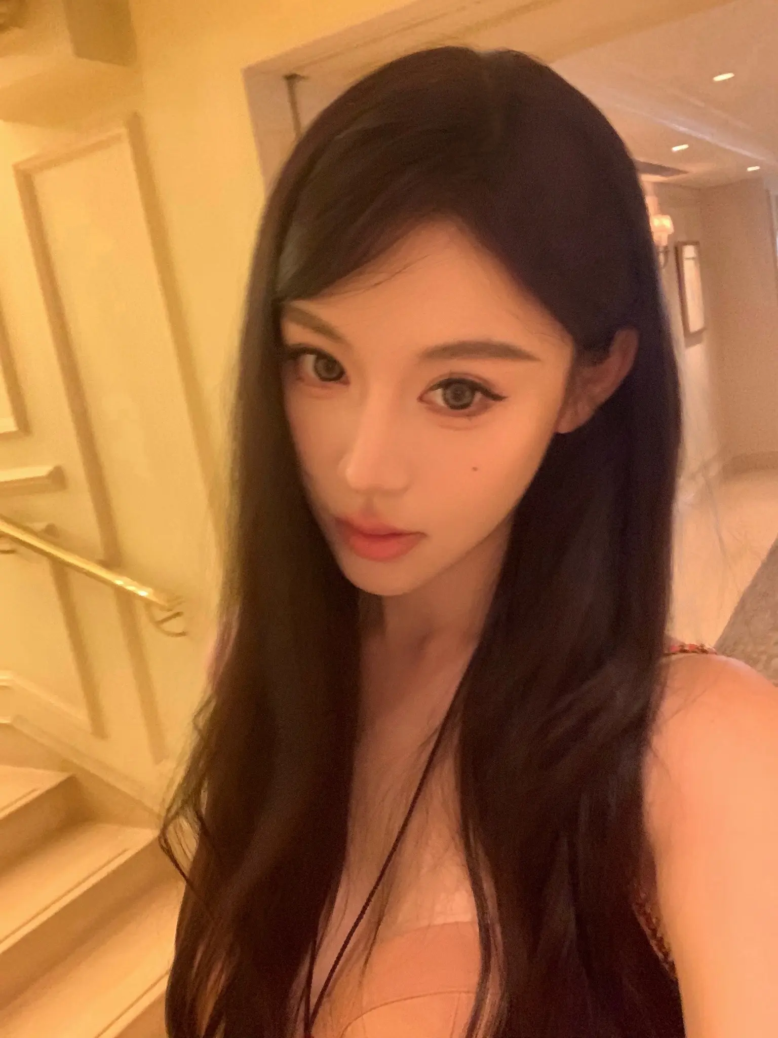 这个世界什么都是假的只有老公送的香奈儿是真的