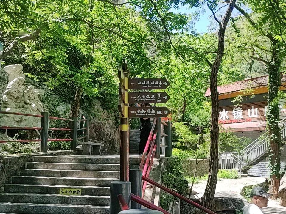 给大伙分享我在怀柔青龙峡随手拍的风景，那风景，绝了！
站在青龙峡，眼前的山水就跟