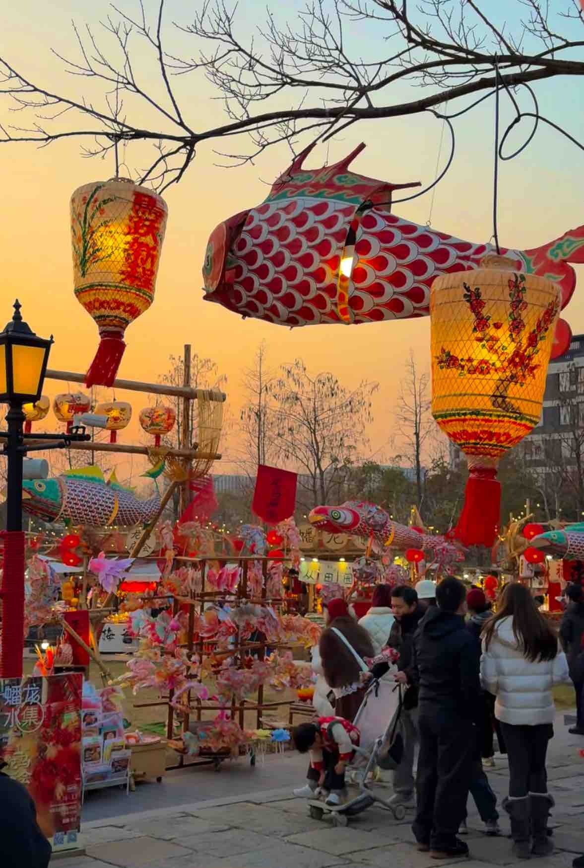 年味还得看这届年轻人在拒绝“年味儿变淡”这一块年轻人们是认真的，复刻春节相册照片