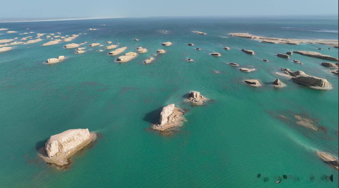 青海乌苏特水上雅丹，今年7月青海甘肃摄影团，准备再次去这里拍摄