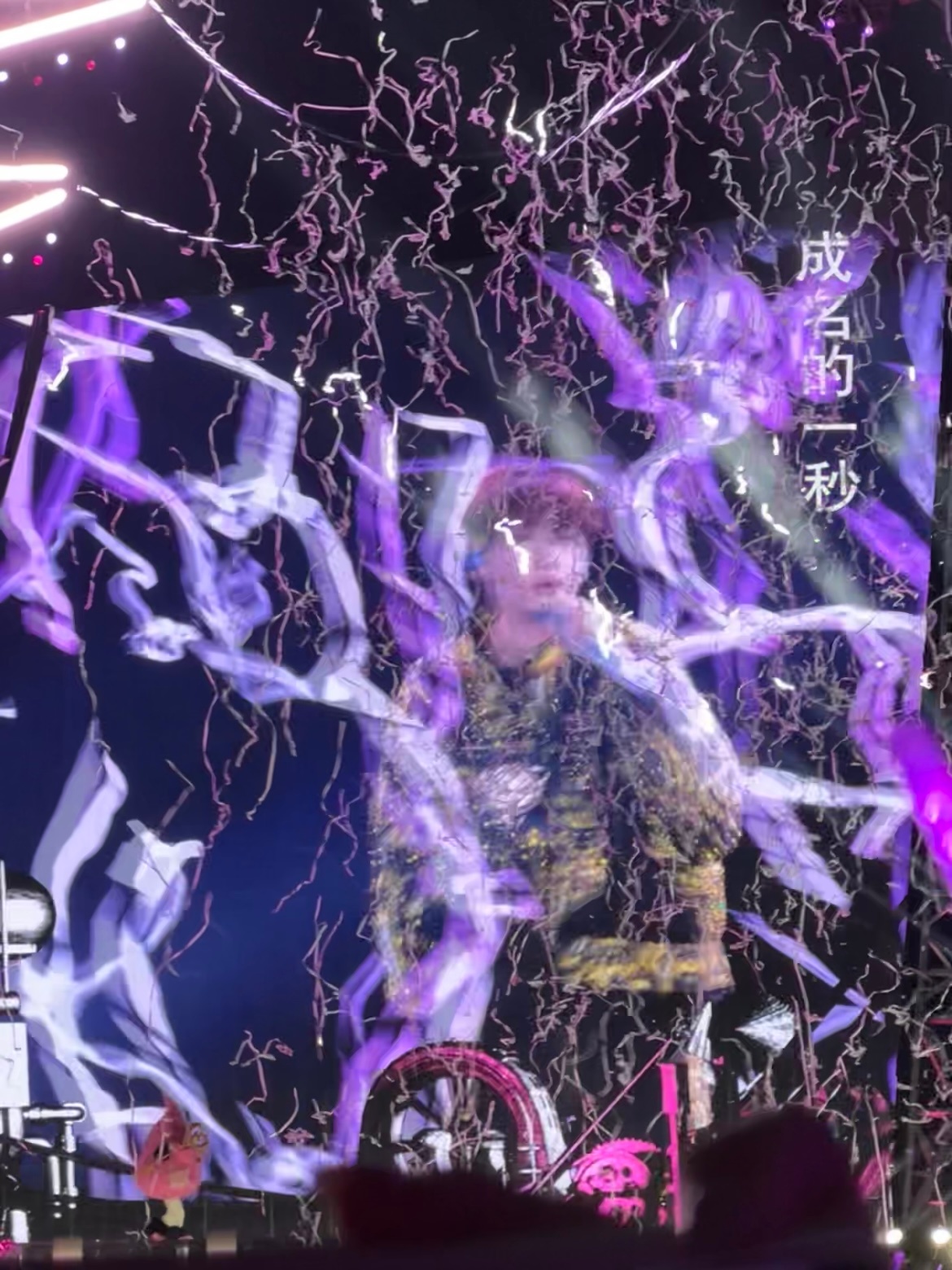 太幸福了，我从出发到到达五个小时都是下着雨的，没想到进场了竟然不下了粉红泡泡满屏